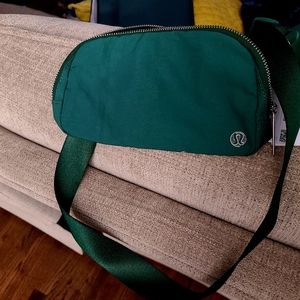 Lululemon everywhere belt bag RARE OG EVERGLADE